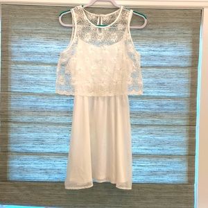 Francesca’s Elegant Shell Dress with Lace Overlay